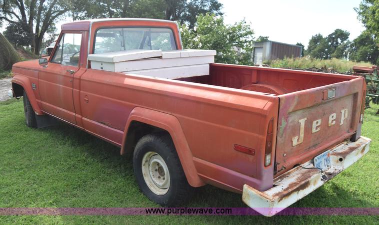 image for item J7878 1974 Jeep J10 pickup truck