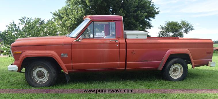 image for item J7878 1974 Jeep J10 pickup truck