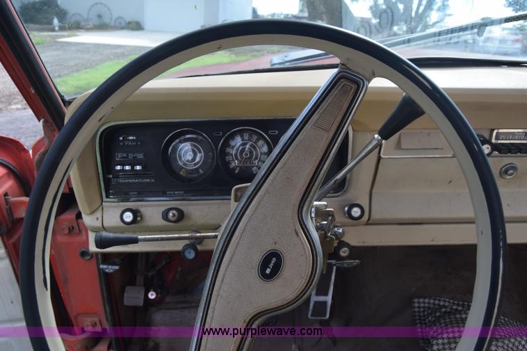 image for item J7878 1974 Jeep J10 pickup truck