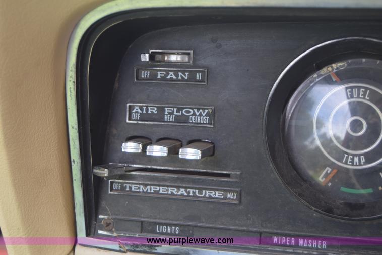 image for item J7878 1974 Jeep J10 pickup truck