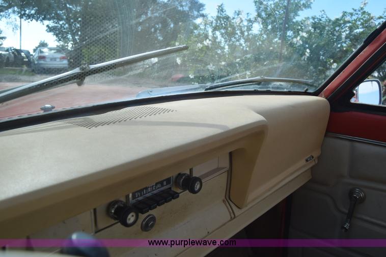 image for item J7878 1974 Jeep J10 pickup truck