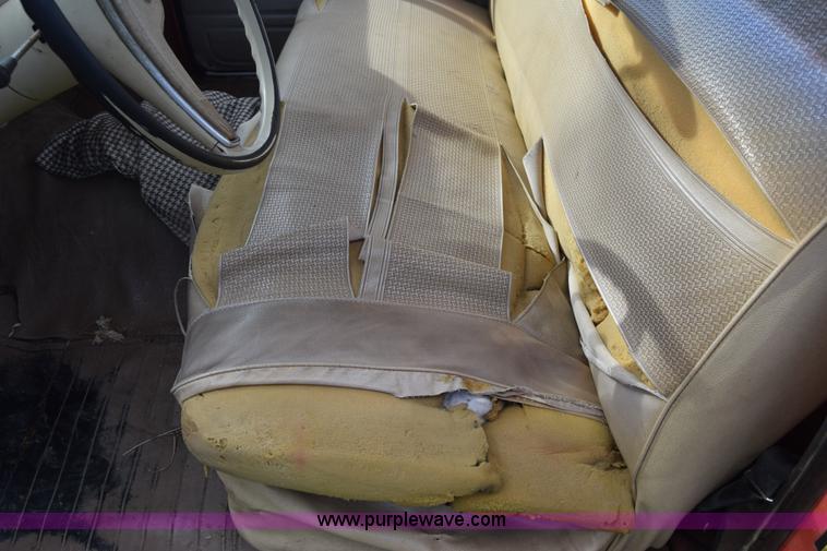 image for item J7878 1974 Jeep J10 pickup truck