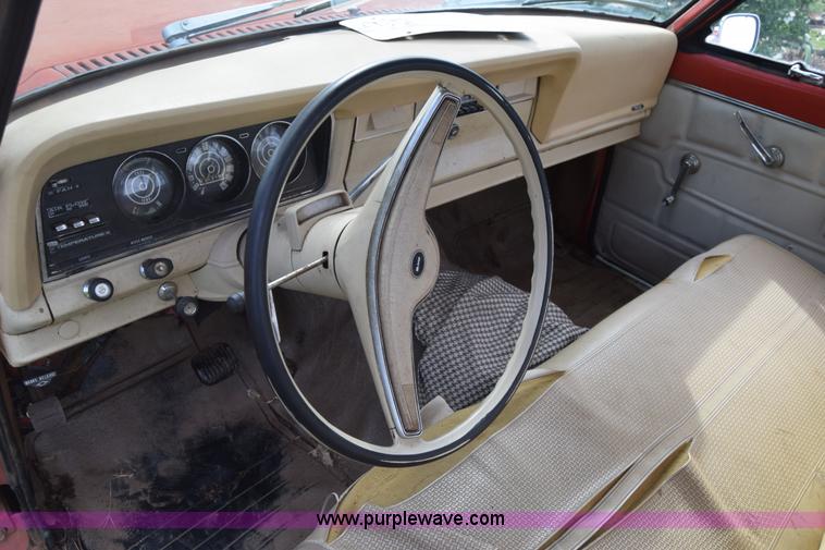 image for item J7878 1974 Jeep J10 pickup truck