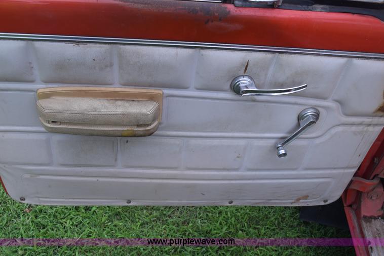 image for item J7878 1974 Jeep J10 pickup truck