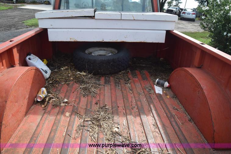 image for item J7878 1974 Jeep J10 pickup truck