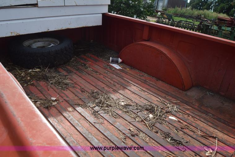 image for item J7878 1974 Jeep J10 pickup truck