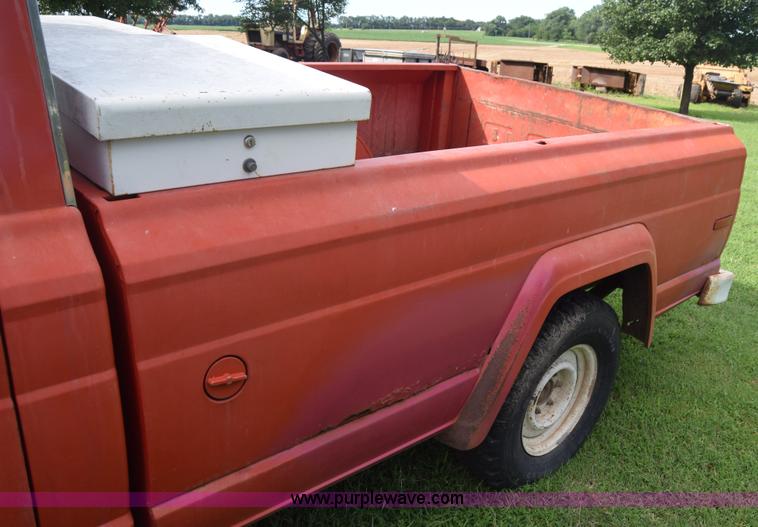 image for item J7878 1974 Jeep J10 pickup truck