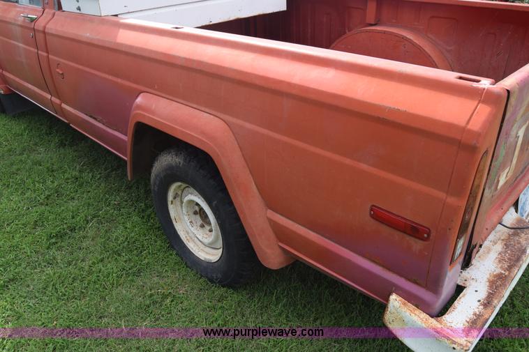image for item J7878 1974 Jeep J10 pickup truck