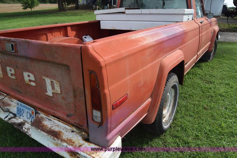 image for item J7878 1974 Jeep J10 pickup truck