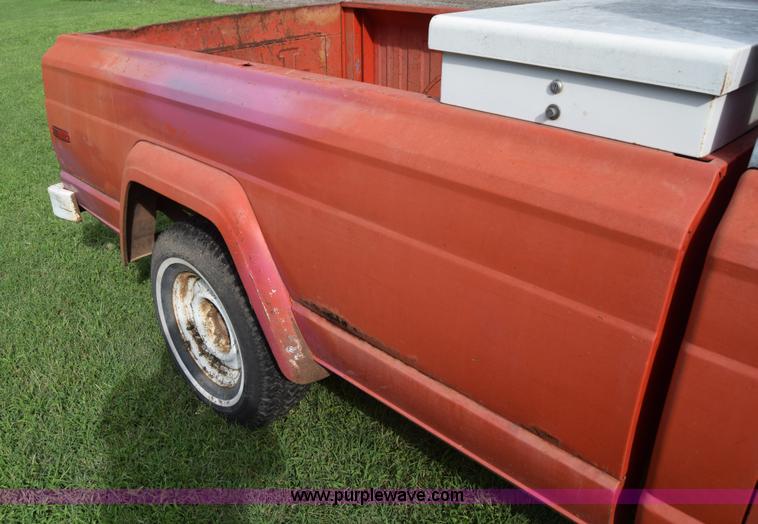 image for item J7878 1974 Jeep J10 pickup truck