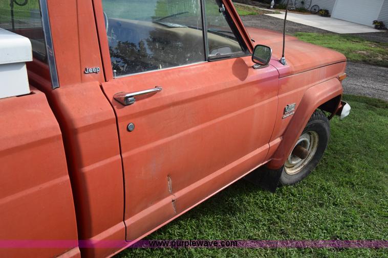 image for item J7878 1974 Jeep J10 pickup truck