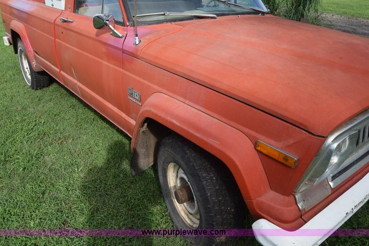 image for item J7878 1974 Jeep J10 pickup truck