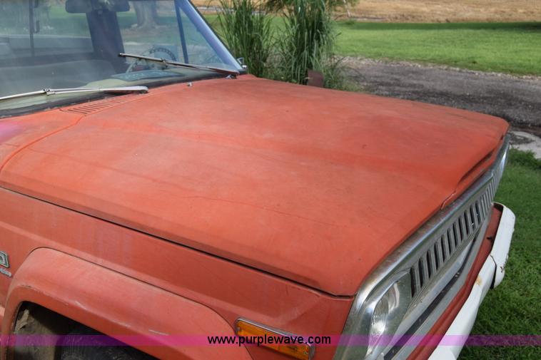 image for item J7878 1974 Jeep J10 pickup truck