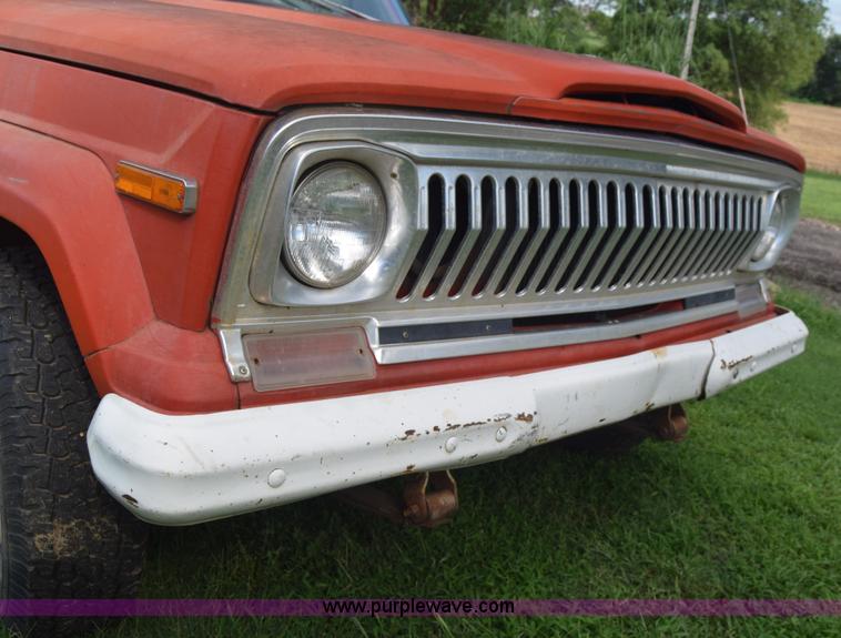 image for item J7878 1974 Jeep J10 pickup truck