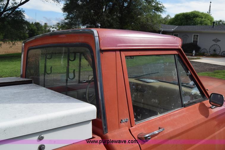 image for item J7878 1974 Jeep J10 pickup truck