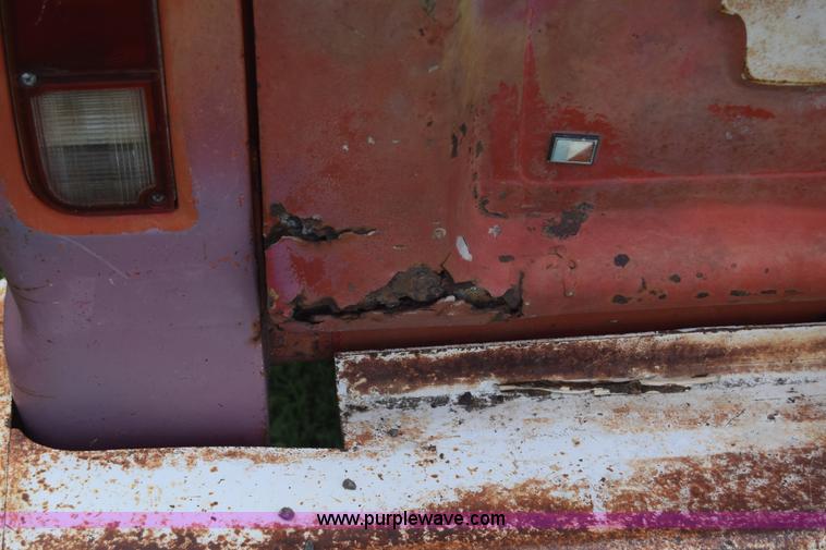 image for item J7878 1974 Jeep J10 pickup truck