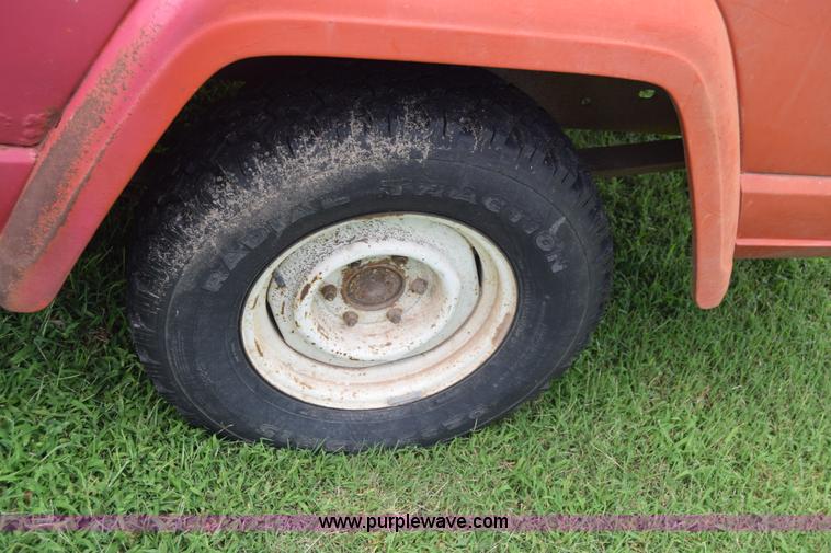 image for item J7878 1974 Jeep J10 pickup truck