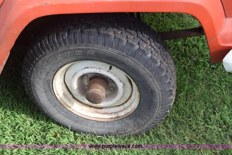 image for item J7878 1974 Jeep J10 pickup truck