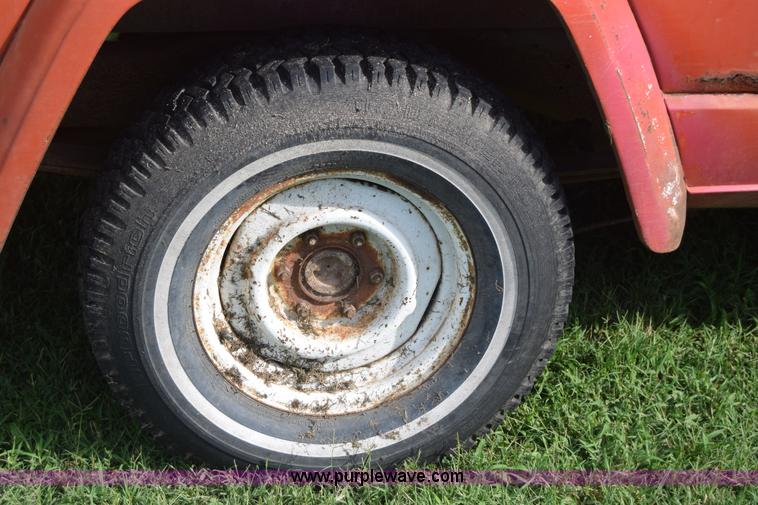 image for item J7878 1974 Jeep J10 pickup truck