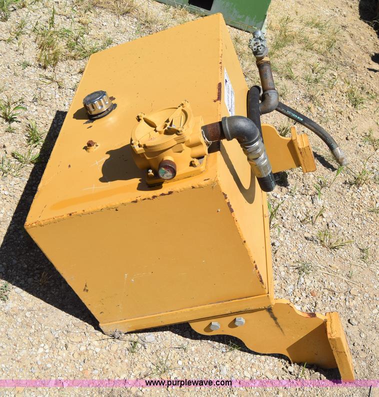 image for item J7947 Hydraulic reservoir