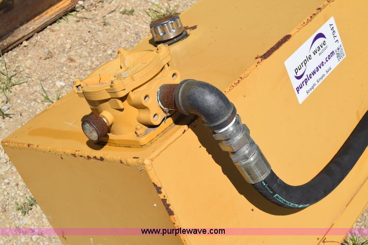 image for item J7947 Hydraulic reservoir