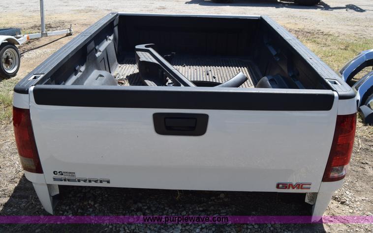 image for item J7959 GMC Sierra truck bed