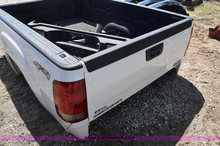image for item J7959 GMC Sierra truck bed
