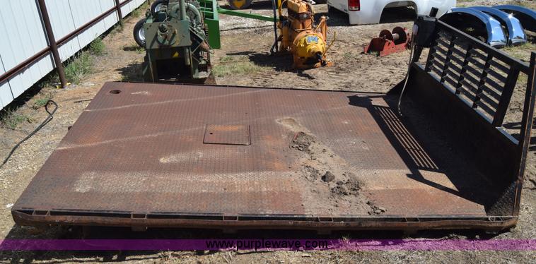 image for item J7962 Flatbed truck bed