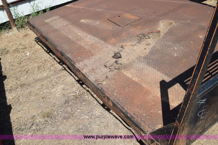image for item J7962 Flatbed truck bed