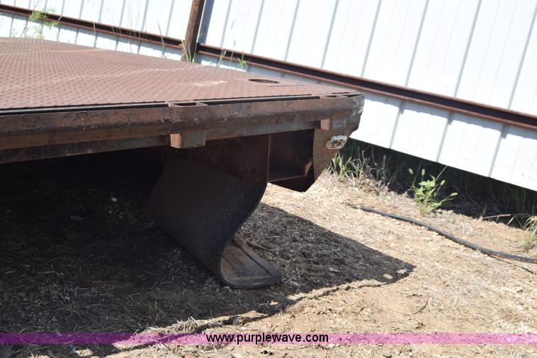 image for item J7962 Flatbed truck bed
