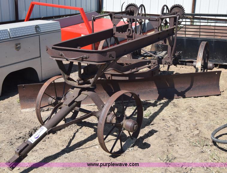 image for item J7964 Pull type grader