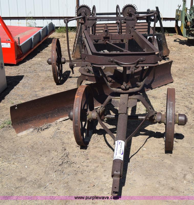 image for item J7964 Pull type grader
