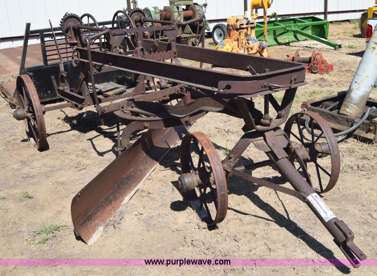 image for item J7964 Pull type grader