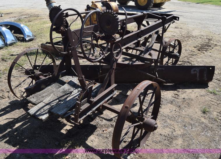 image for item J7964 Pull type grader