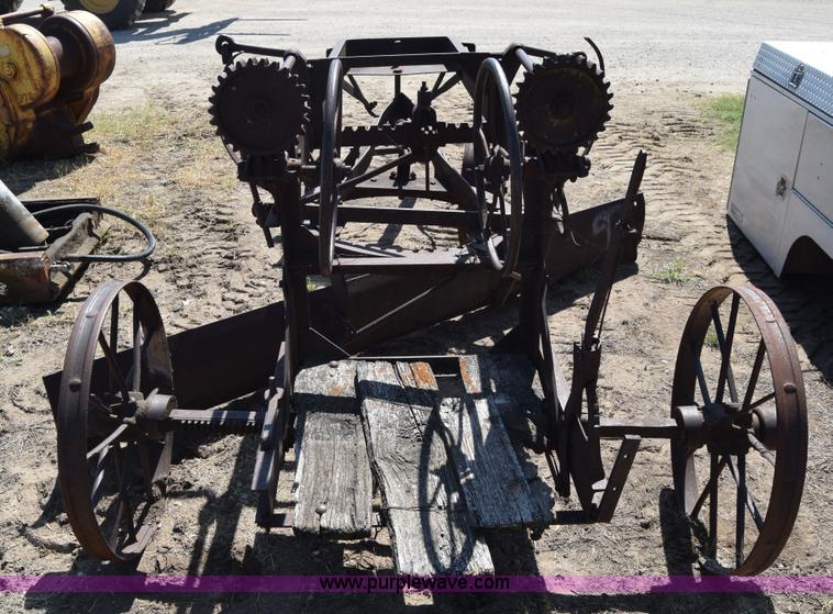 image for item J7964 Pull type grader