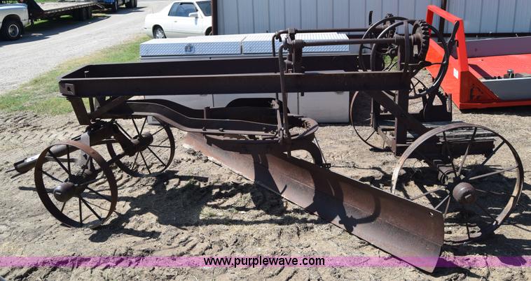 image for item J7964 Pull type grader