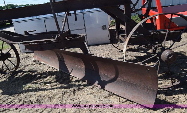 image for item J7964 Pull type grader