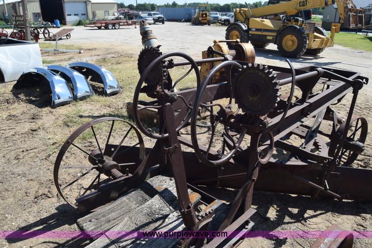 image for item J7964 Pull type grader