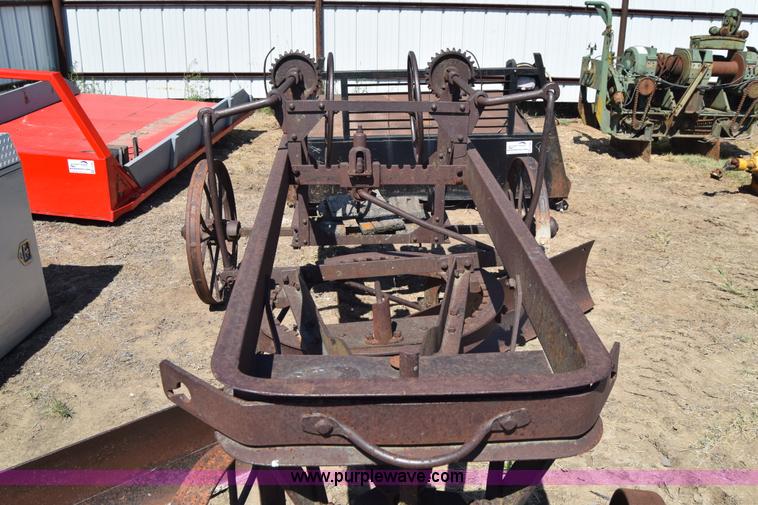 image for item J7964 Pull type grader