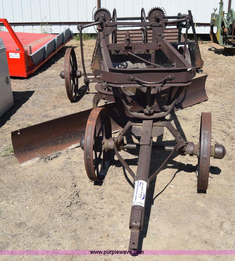 image for item J7964 Pull type grader