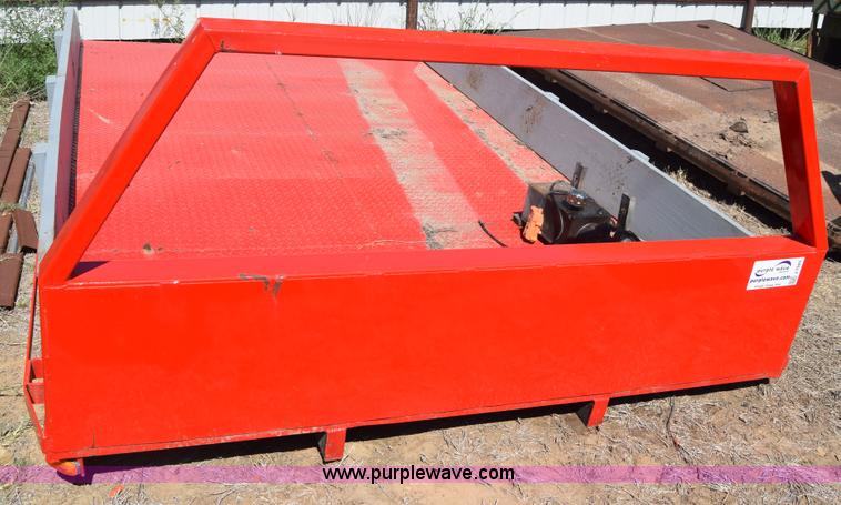 image for item J7965 Flatbed truck bed