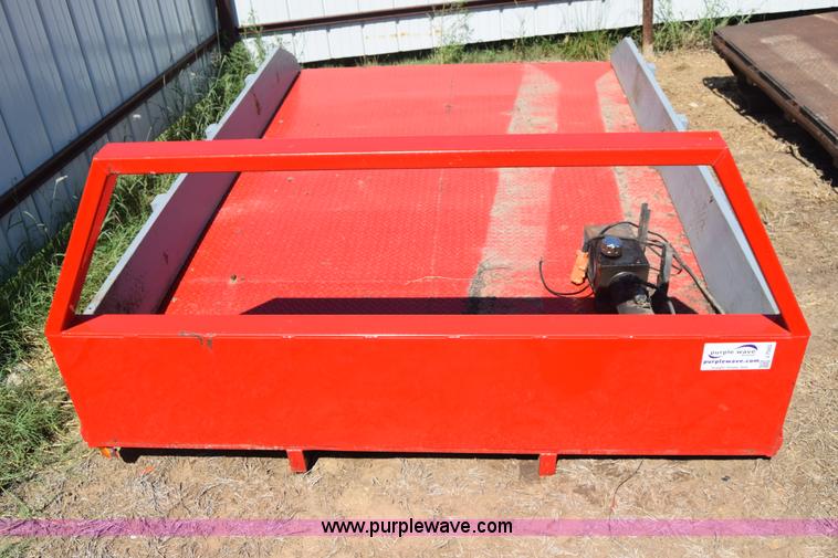 image for item J7965 Flatbed truck bed