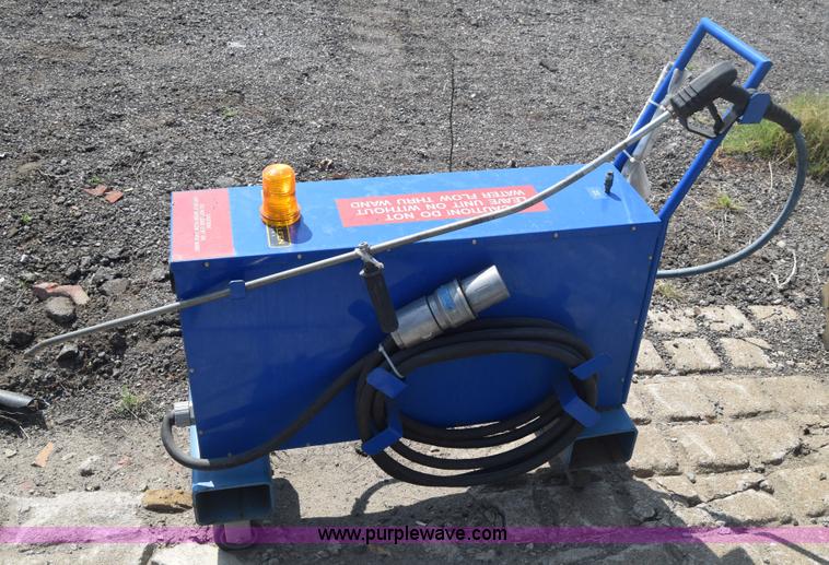 ThermaKleen 600E steam cleaner in Wichita, KS Item J7991 sold Purple Wave