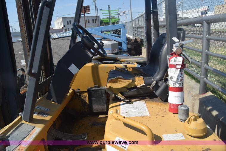 image for item J7998 Noble TM20 forklift