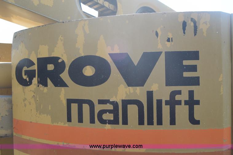 image for item J7999 Grove AMZ66 boom lift