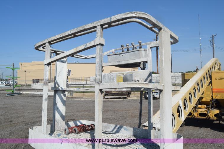 image for item J7999 Grove AMZ66 boom lift