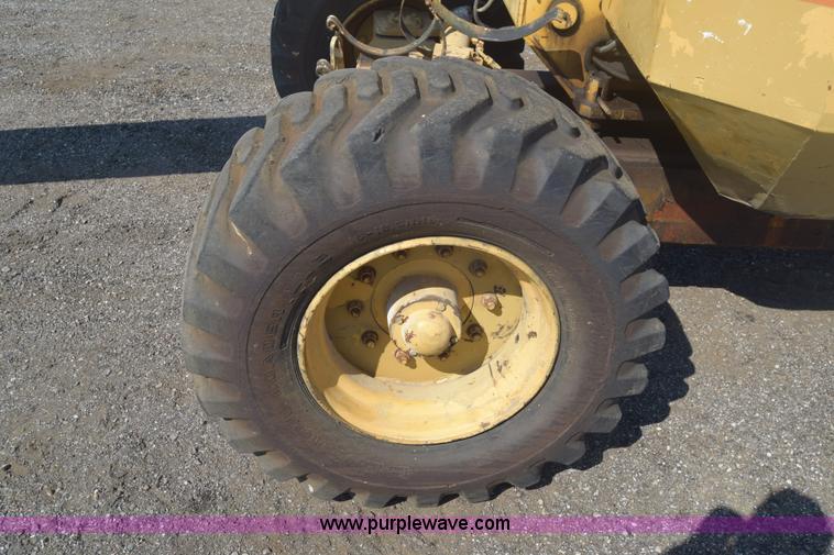 image for item J7999 Grove AMZ66 boom lift