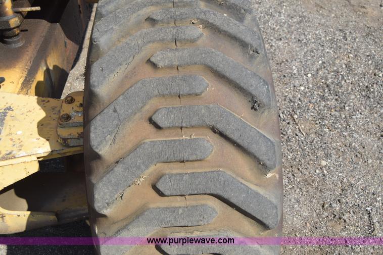 image for item J7999 Grove AMZ66 boom lift