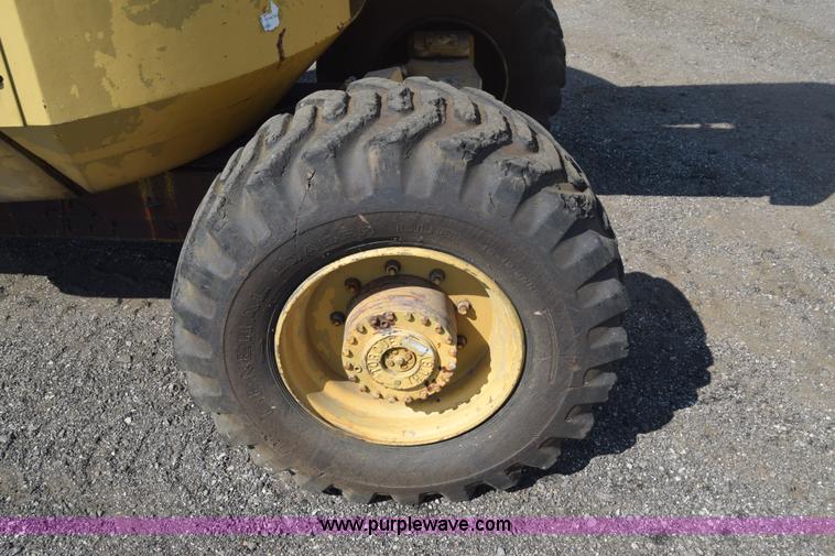 image for item J7999 Grove AMZ66 boom lift