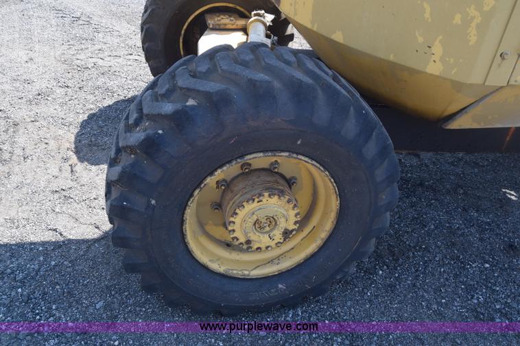 image for item J7999 Grove AMZ66 boom lift